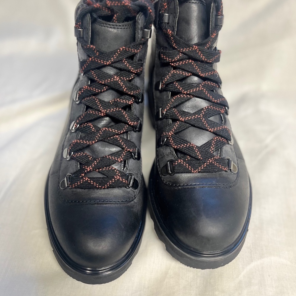 SOREL WATERPROOF LENNOX HIKING BOOT SZ 7,5